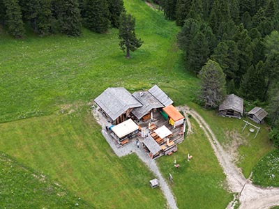 Baita Utia Sole per escursionisti e mountain biker nelle Dolomiti