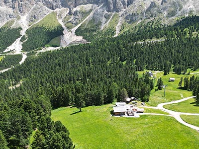 Baita alpina Utia Sole d'estate