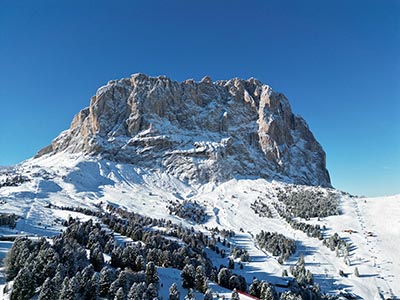 Vista sul Sassolungo in inverno