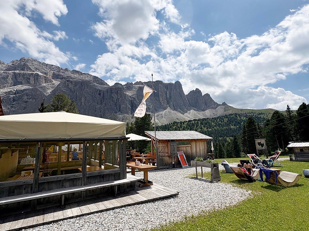 Baita alpina Utia Sole d'estate